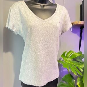 Tommy Hilfiger V-neck Tee, size lg